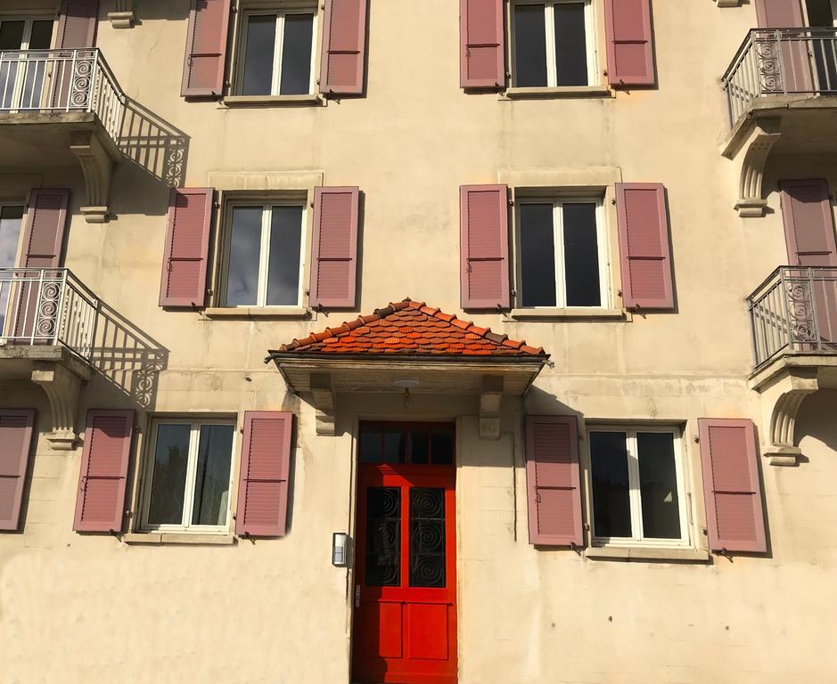 Appartement Douces Heures Avec Parking Couvert Prive Le Locle Exterior photo